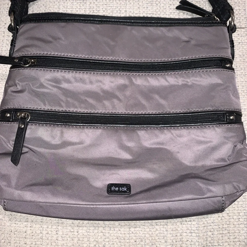 The Sak Gray  Esperato Nylon Crossbody Bag Purse Handbag Travel Zipper‎